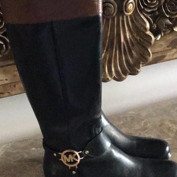 Boot - Picture 2 of 7